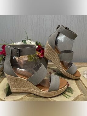 NWT Dolcetta Suze Espadrille Wedges Faux Suede Smoke Gray Back Zip Sz 8